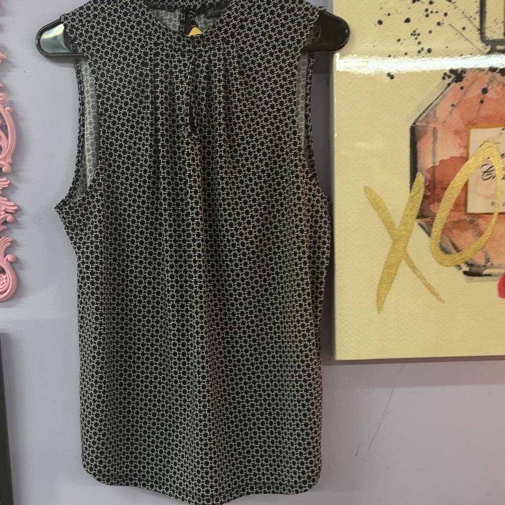 Sleeveless Geometric Print Camisole - Black & White